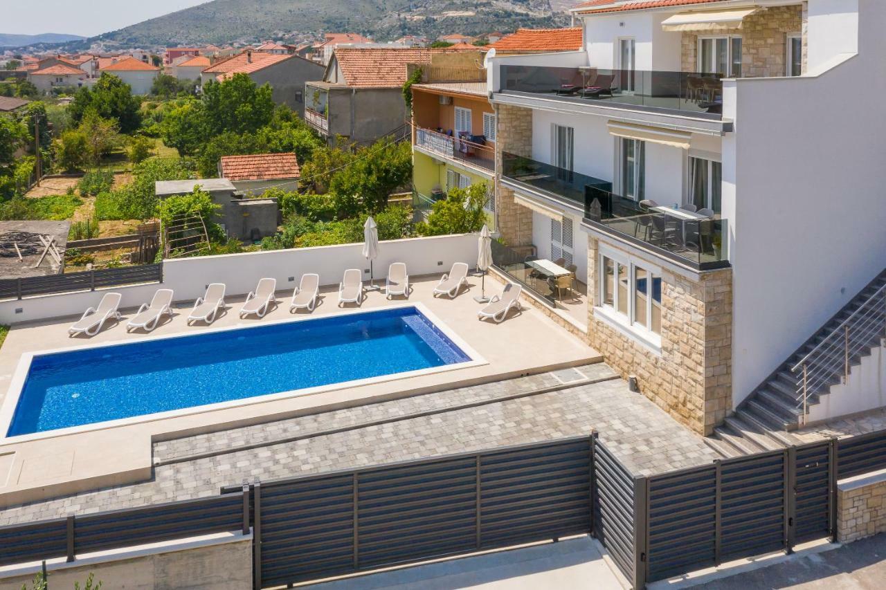 Apartments Apollo Trogir Bagian luar foto